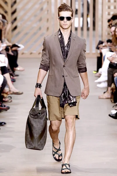 Look 8